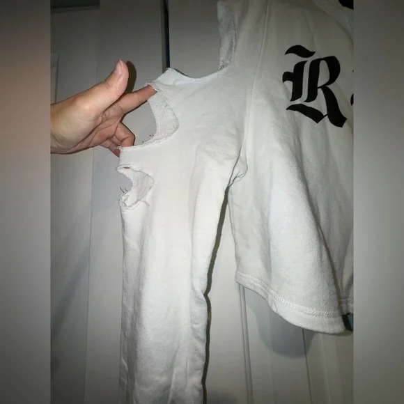 White Reputation Sweatshirt/Sweater - Taylor Swift - Picture 2 of 5